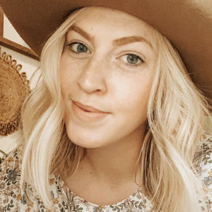 Meet your Posher, Abby